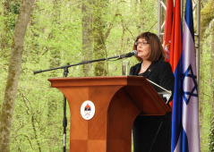 15. april 2018. Predsednica Narodne skupštine na komemoraciji u spomen području u Donjoj Gradini